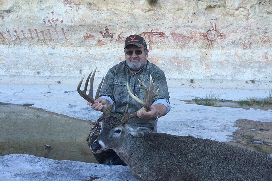 2015 Grand Slam winner, Virgil Wilson with his whitetail deer