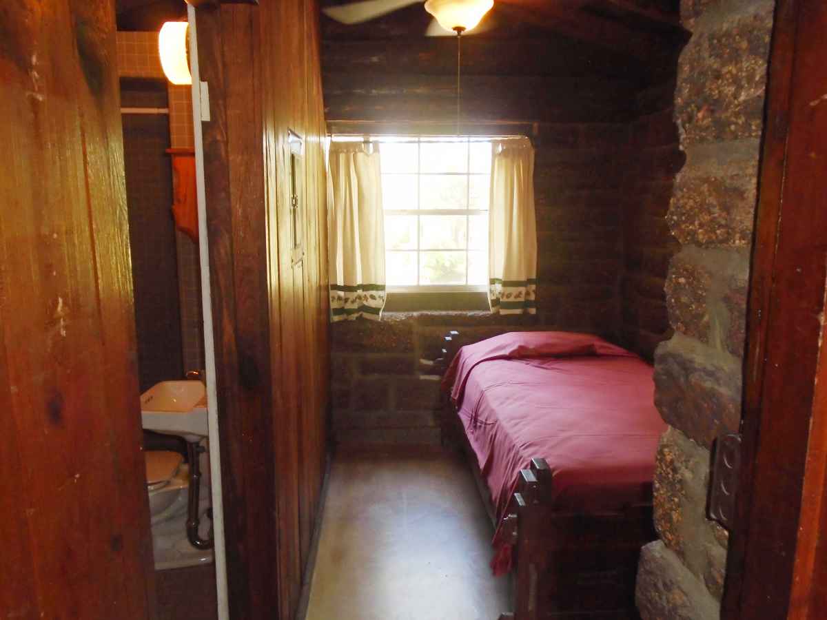 The second bedroom of Cabin 4 has a single bed. 