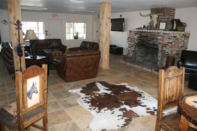 Sauceda Lodge Bunkhouse living area.