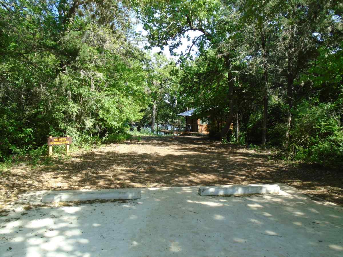 Cabin 3 parking 