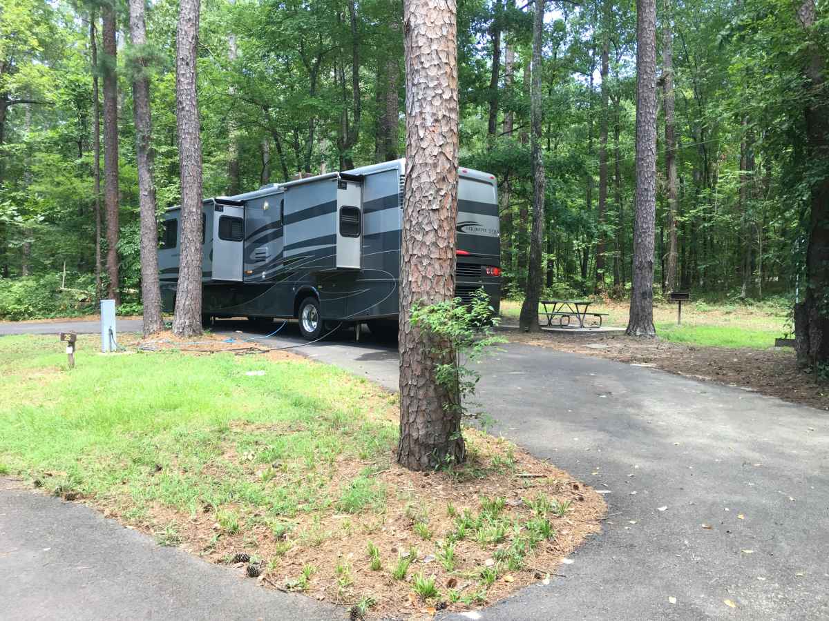 A motorhome at Full Hookup Campsite 25.