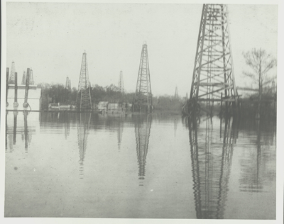 oil towers caddo lake 1000.png