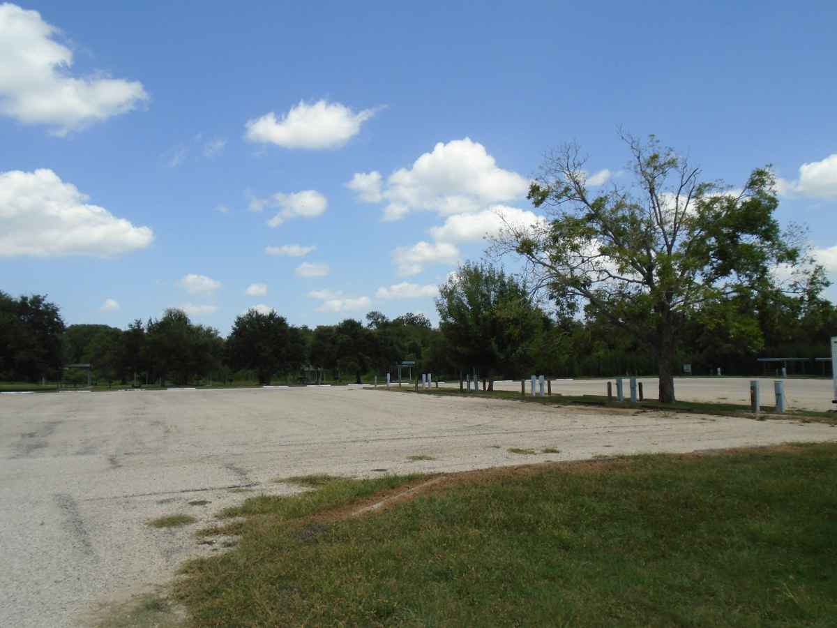 The parking area for the Walk-in Campsites with no electricity in the Jacales Camping Area.