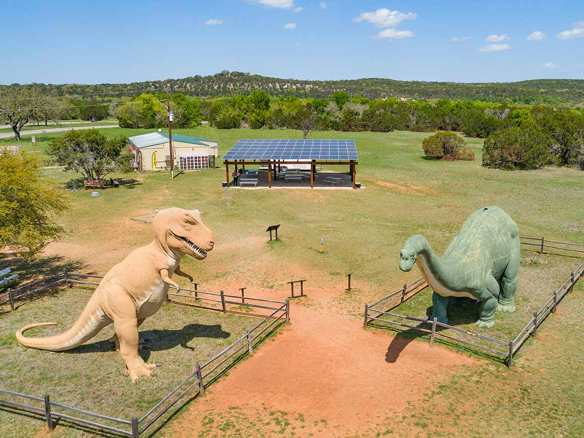 Dinosaur Valley pavillion and dinosaurs