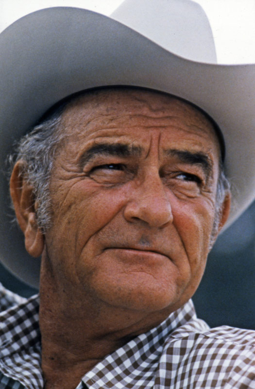 LBJ001_800p.jpg