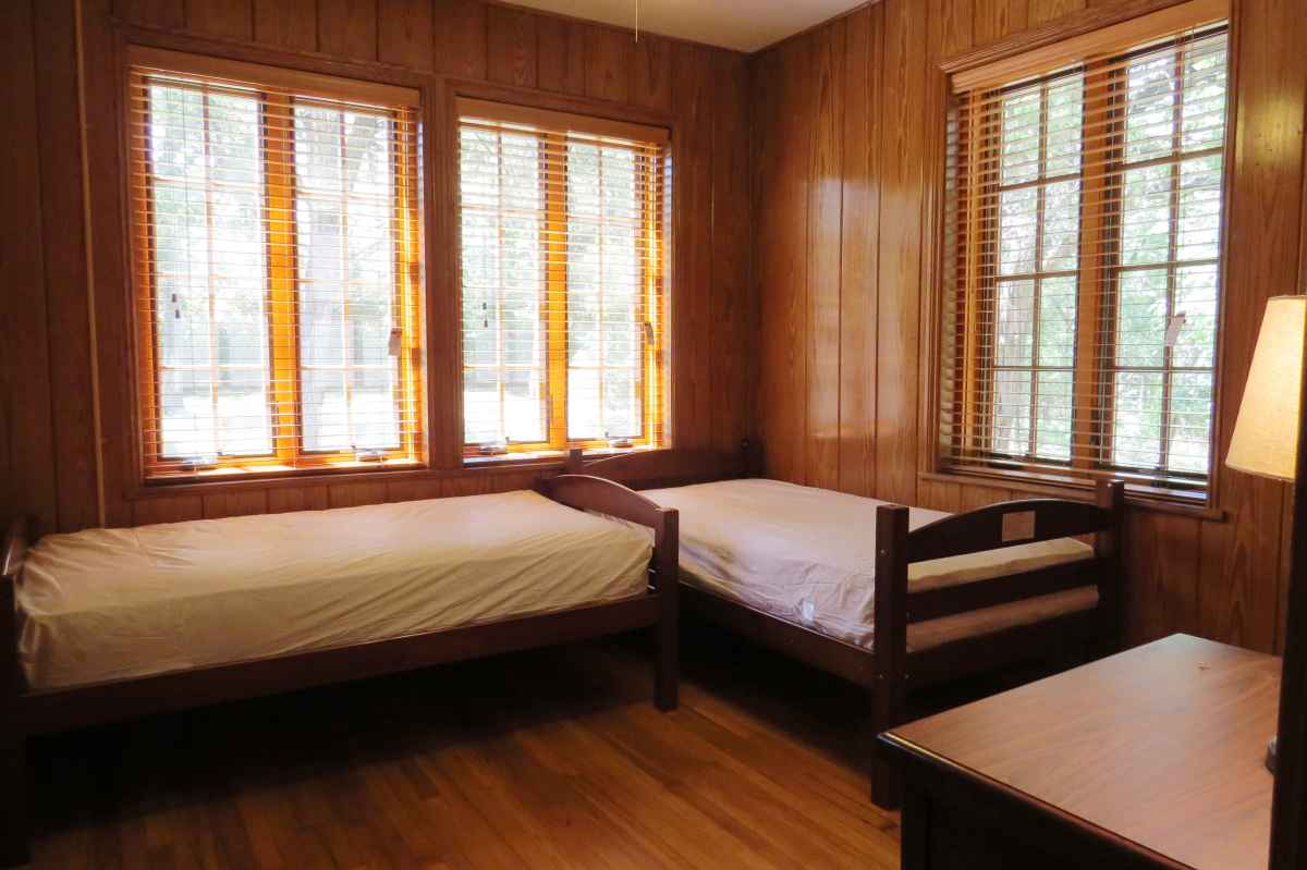 The cabin has four bedrooms; one has two twin beds.